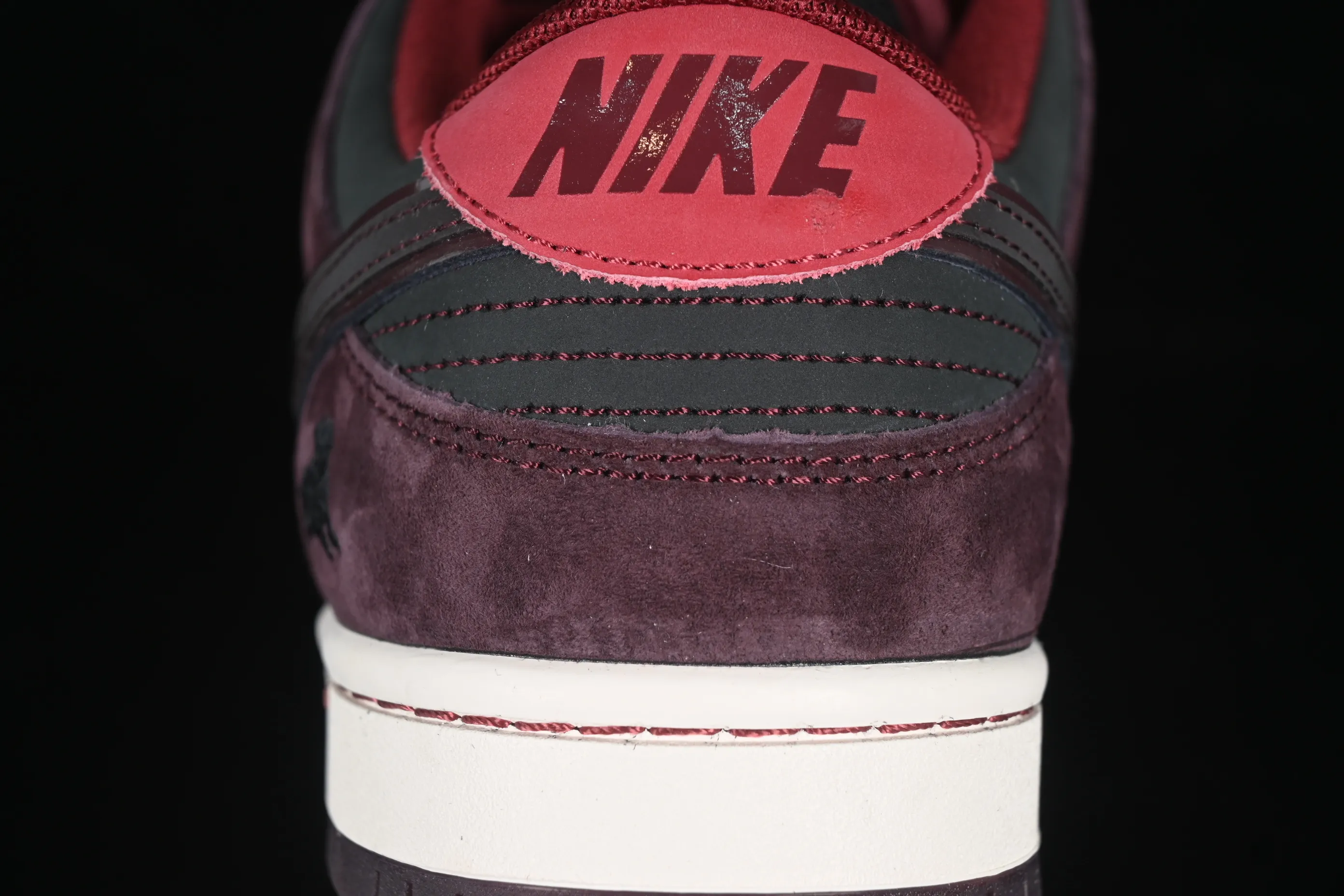 All categories Nk SB Dunk Series Nk SB Dunk Low low-top sneakers K version Riot Skateshop x Nk SB Dunk Low joint model Bordeaux red low-top casual sneakers FZ1289-200